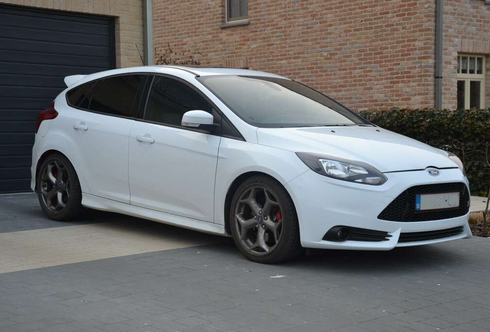 Ford Focus 2.0 EcoBoost ST