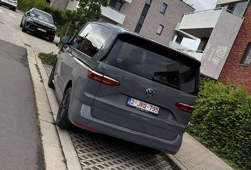 Volkswagen Volkswagen Multivan Life LWB DSG 150 – FULL OPTION