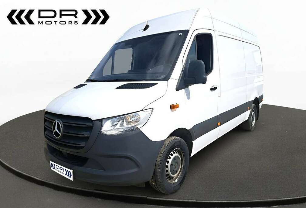 Mercedes-Benz 317 L2 3.5T RWD - APPLE CARPLAY