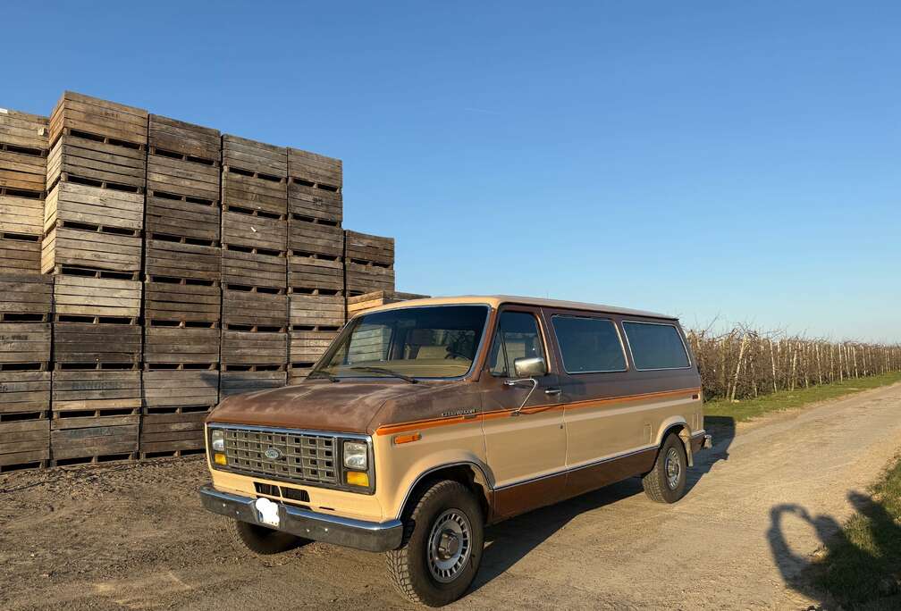 Ford E150 Club Wagon