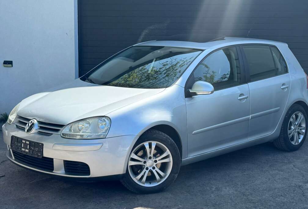 Volkswagen Golf prêt à être immatriculé  garantie 1 an