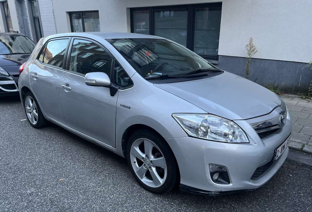 Toyota 1.8 Hybrid Life