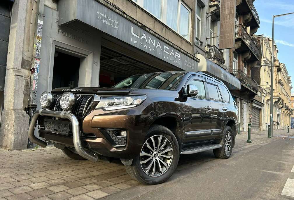 Toyota Landcruiser 2.8D-4D Premium Black Edition
