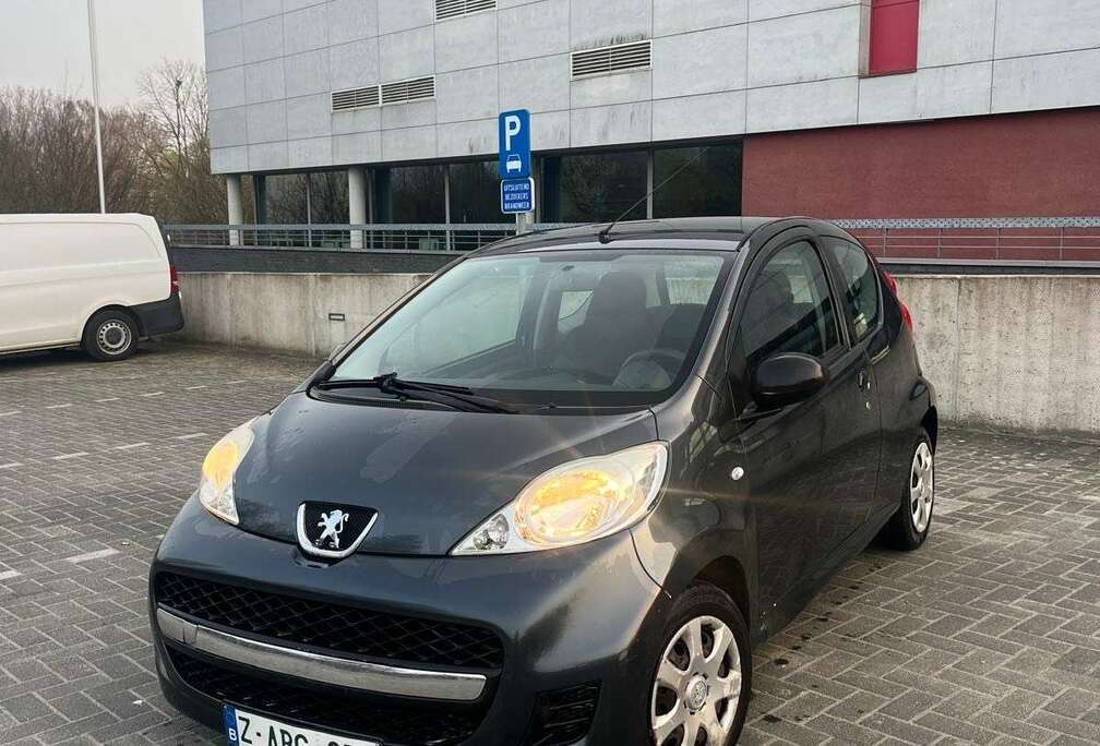 Peugeot 1.0i Black & Silver Edition