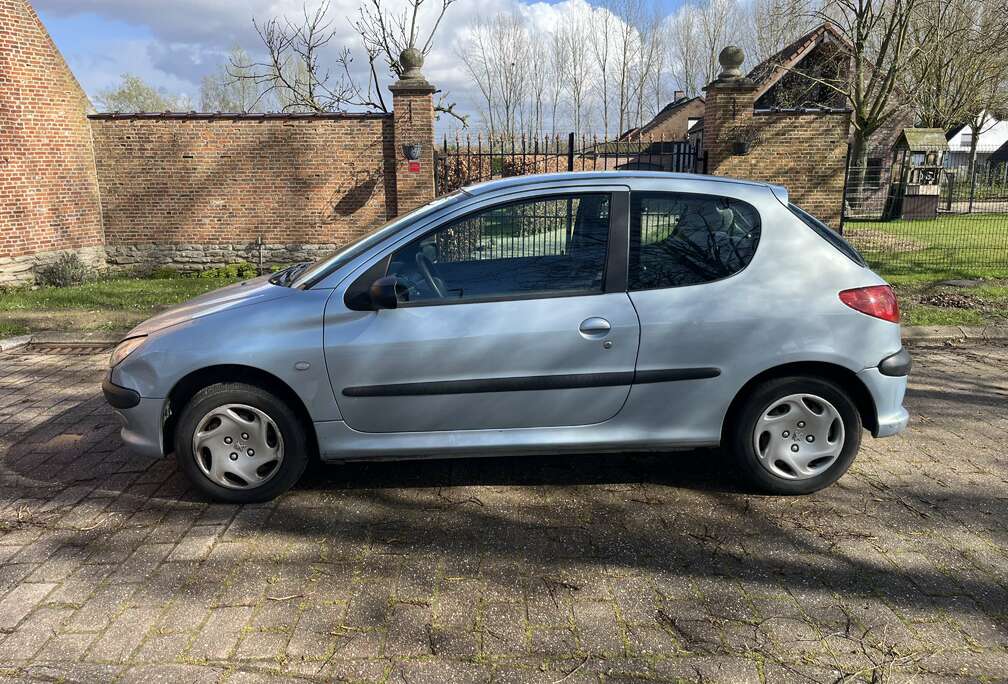 Peugeot 1.4i 52000 km Aut.