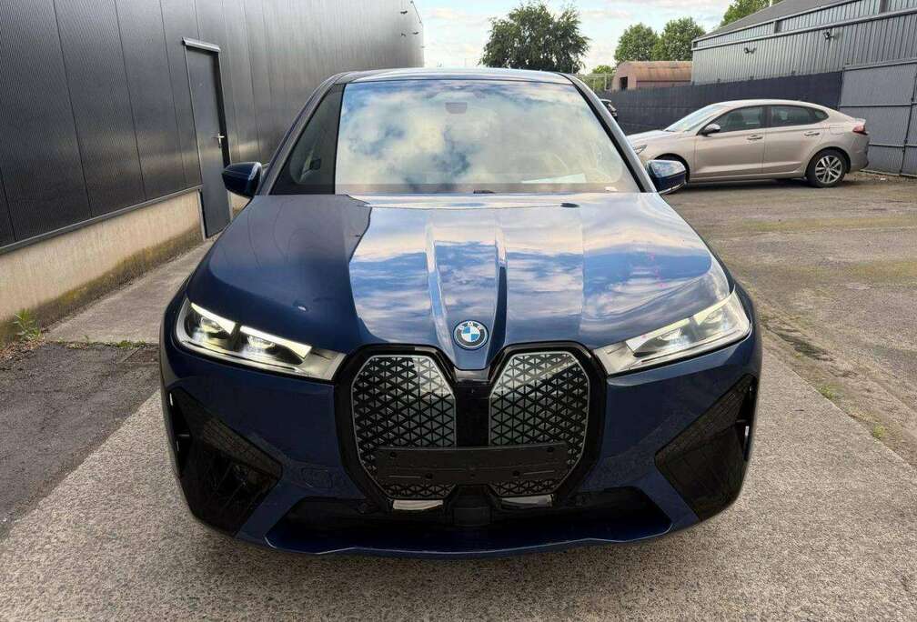 BMW iX 76.6 kWh xDrive40
