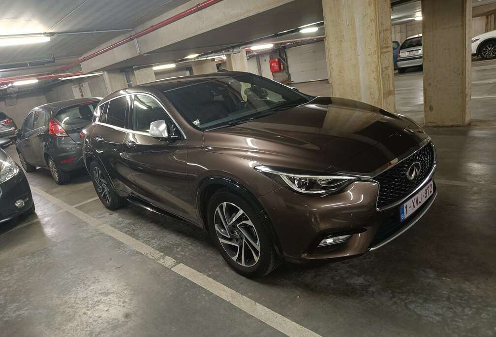 Infiniti Q30 1.6t DCT Premium Tech