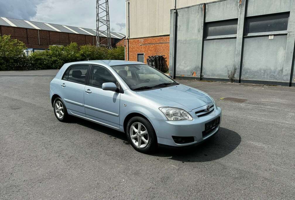 Toyota 1.4i VVT-i AIRCO DIGITAL JANTE ALUMINIUM CLIMATISÉ TRÈS PROPRE