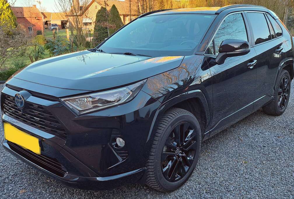 Toyota Black Edition Hybrid (Limited edition)