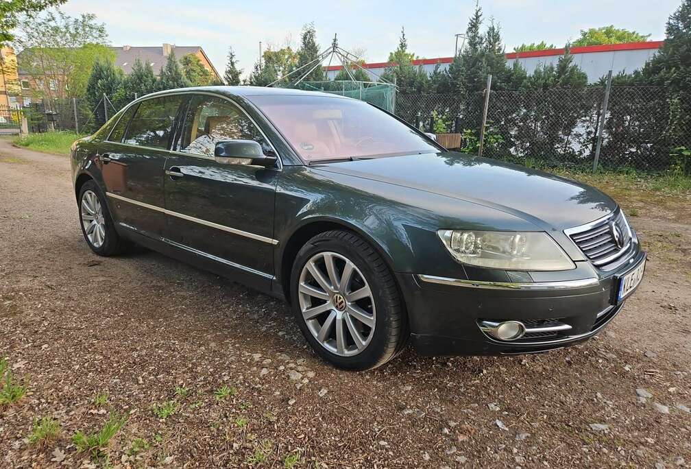 Volkswagen 4.2 V8 4MOTION langer Radstand Automatik (4 Sitzer