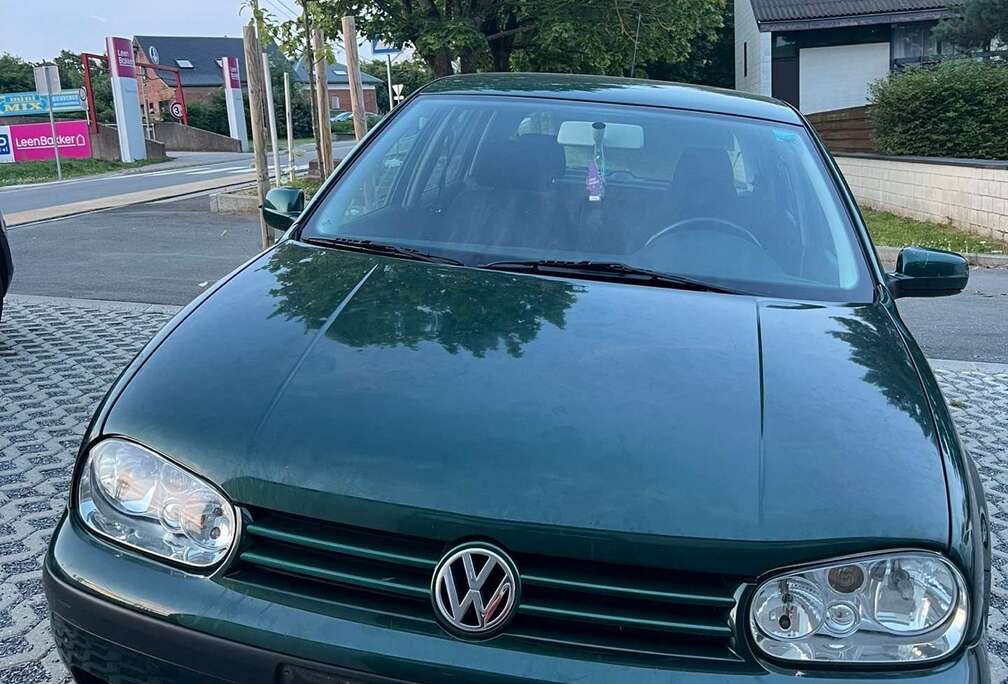 Volkswagen 1.6i Base Edition