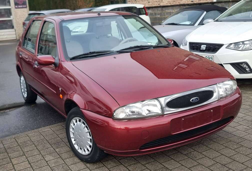 Ford 1.3i Ghia 31.945 KM 1ER PROPRIETAIRE CAR PASS