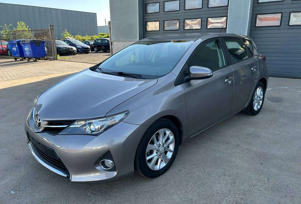 Toyota Auris 1.4 D-4D Dynamic wagen word gekeurd voor verkoop
