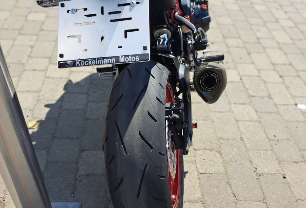 akra complete