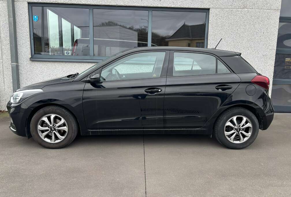 Hyundai i20 1.2i  ALU AIRCO CAM APP/CP