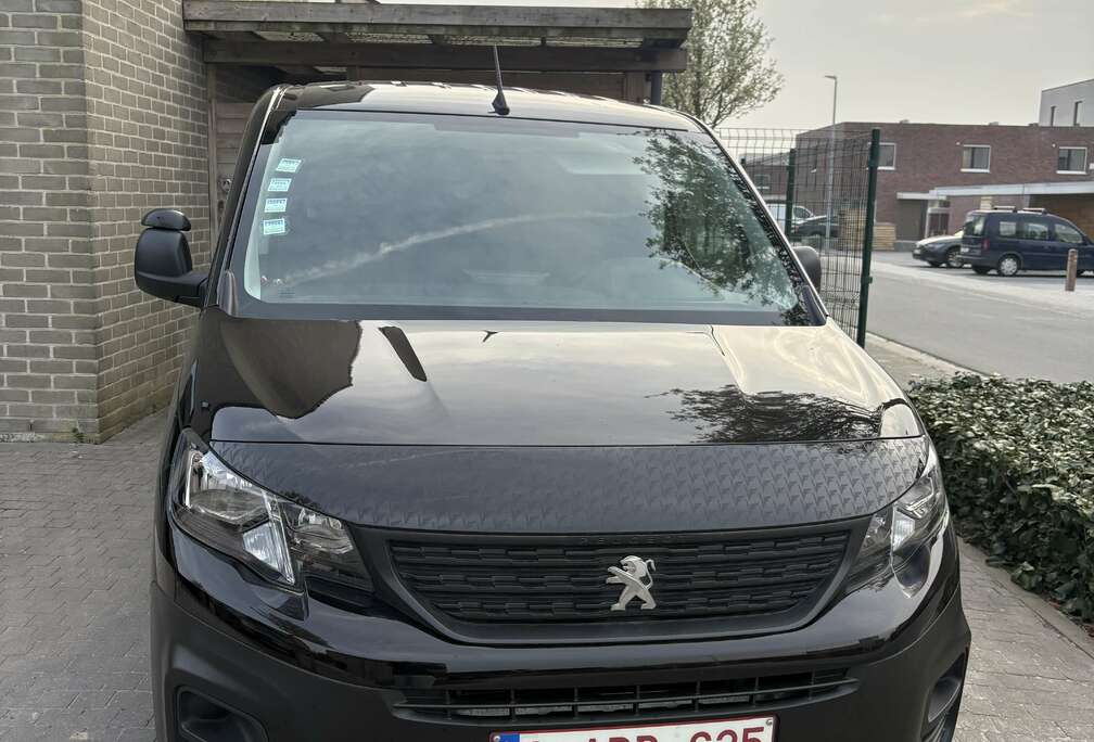 Peugeot 1.6 BlueHDi L1 STD Light Pro