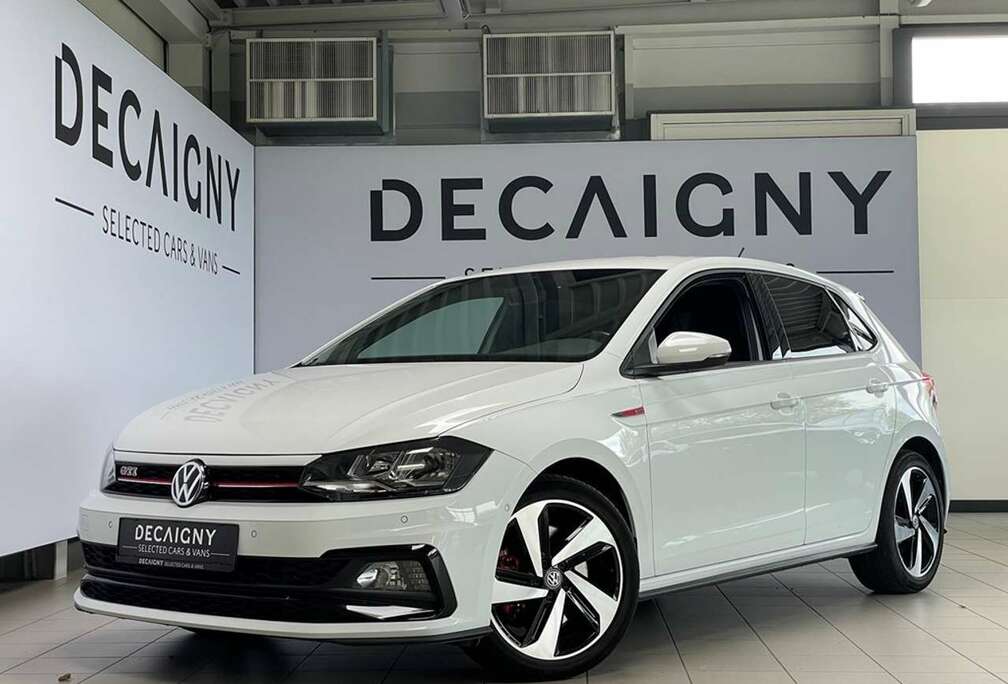 Volkswagen 2.0 TSI 200pk *Sensoren voor/achter*Sportzetels