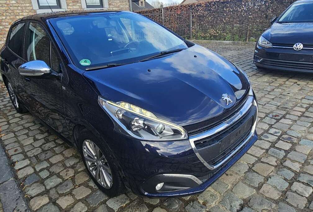 Peugeot 208 1.2i PureTech Style PRET A IMMATRICULER