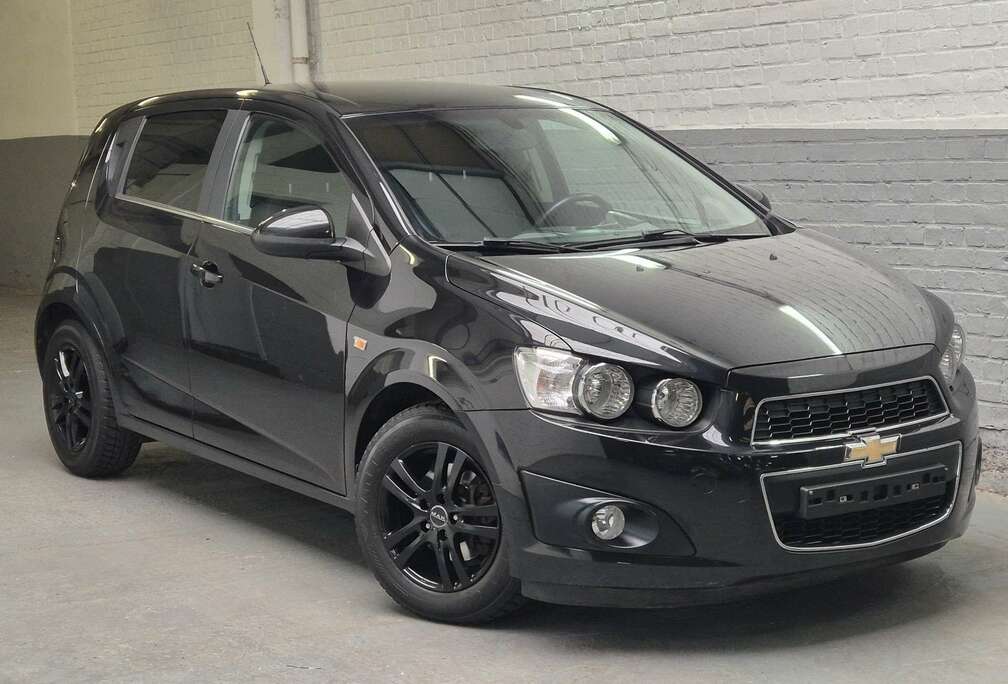 Chevrolet Aveo hatchback 1.6i LTZ- clim.- Très bel état