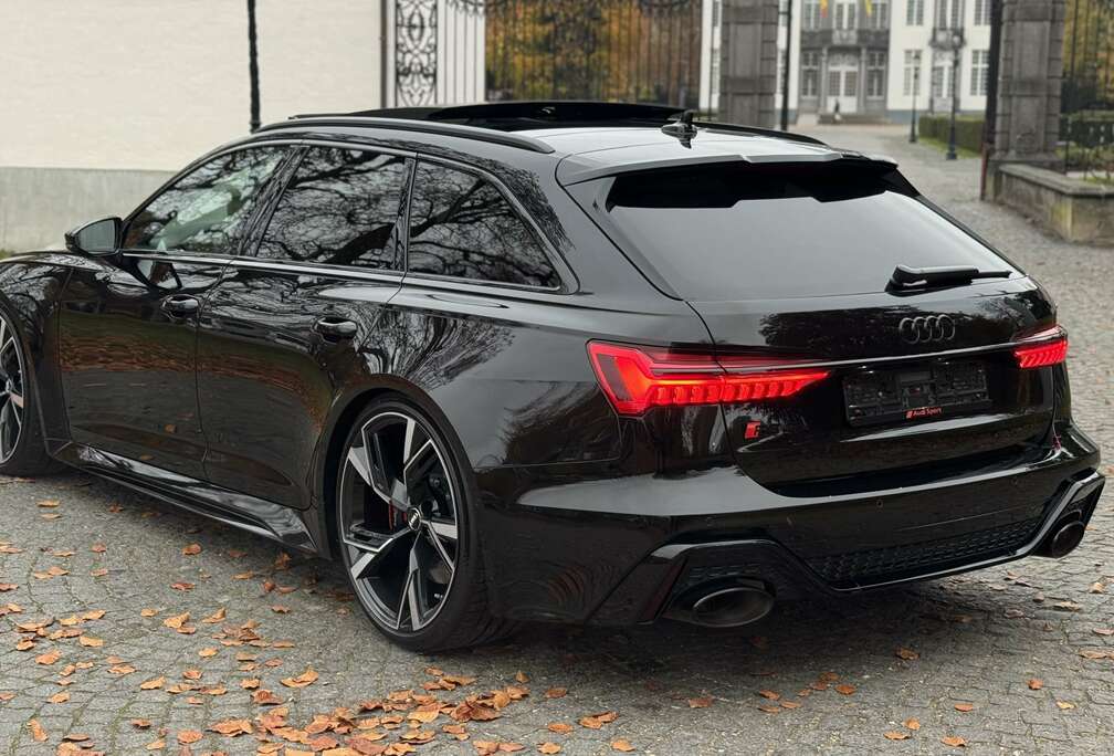 Audi Avant 4.0 TFSI Quattro // Dynamic+ // Ceramic