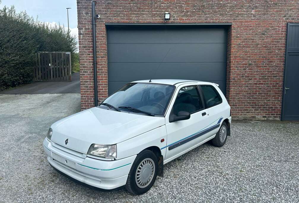 Renault CLIO// OLDTIMER// CAR PASS// CONTROL TECHNIQUE