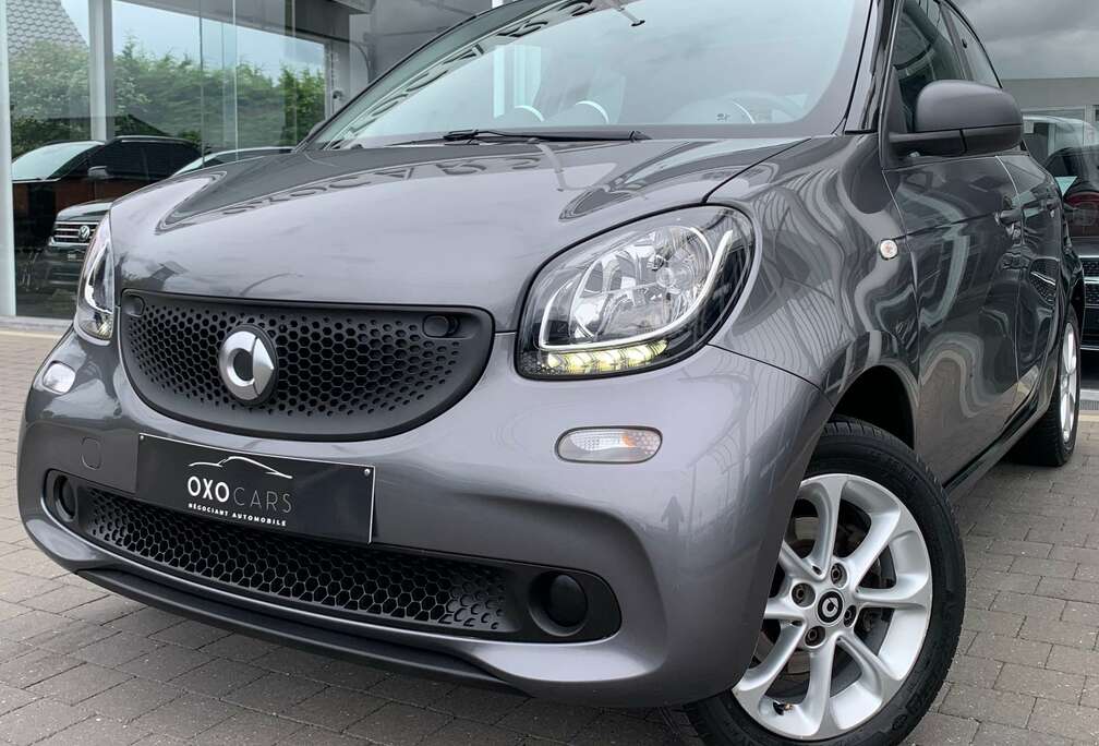 Smart 1.0i Essence / Double Toit Pano / Clim Auto / Cruise / Bluetooth / Radar de Recul / LED / Volant Multifonctions /GARANTIE