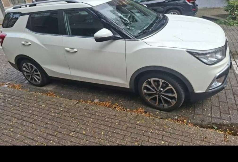 SsangYong 1.6i e-XGi 2WD Crystal