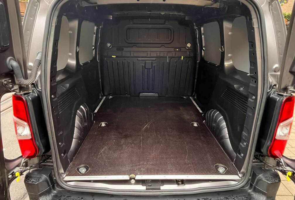 Peugeot 1.2 PureTech L1 Light Premium S/S(EU6.3)