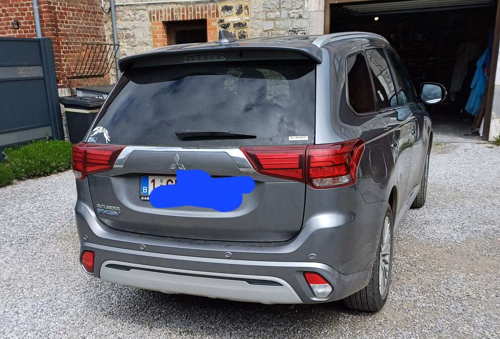 Mitsubishi 2.4i 4WD PHEV Business Edition SDA-NAV