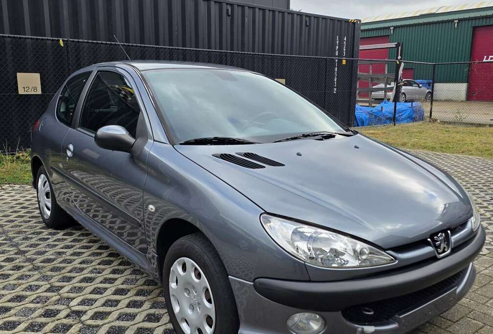 Peugeot 1.4i airco gekeurd voor verkoop