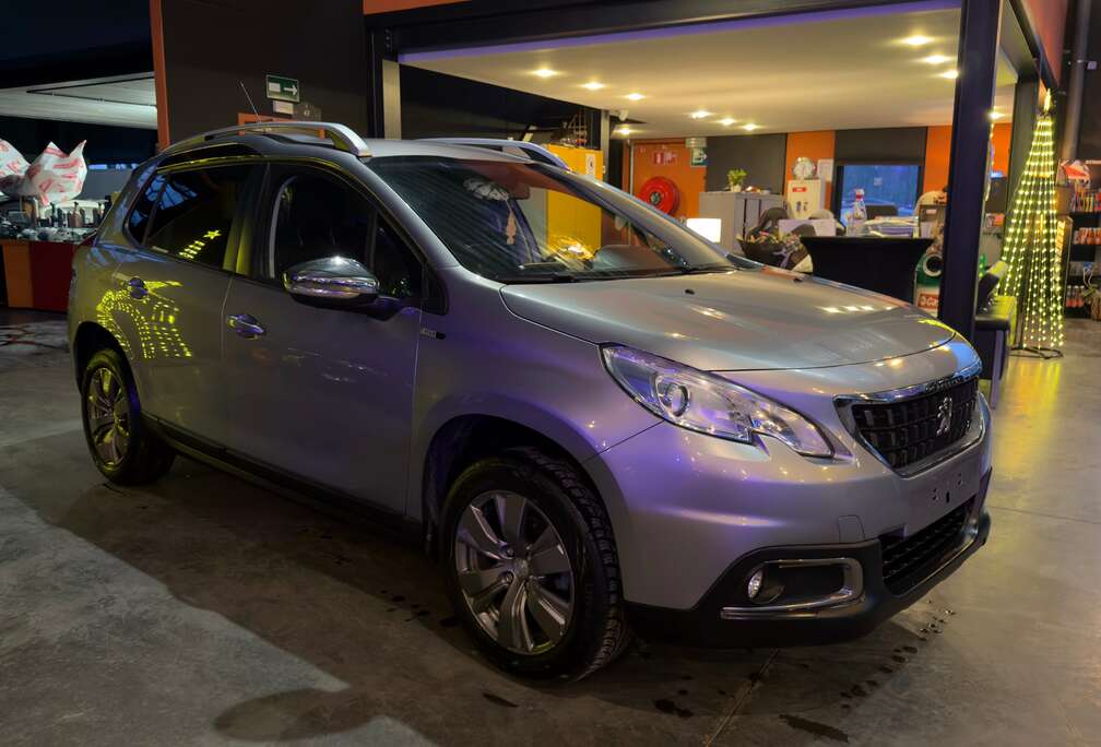 Peugeot 2008 1.2i Style/12 mois de garantie