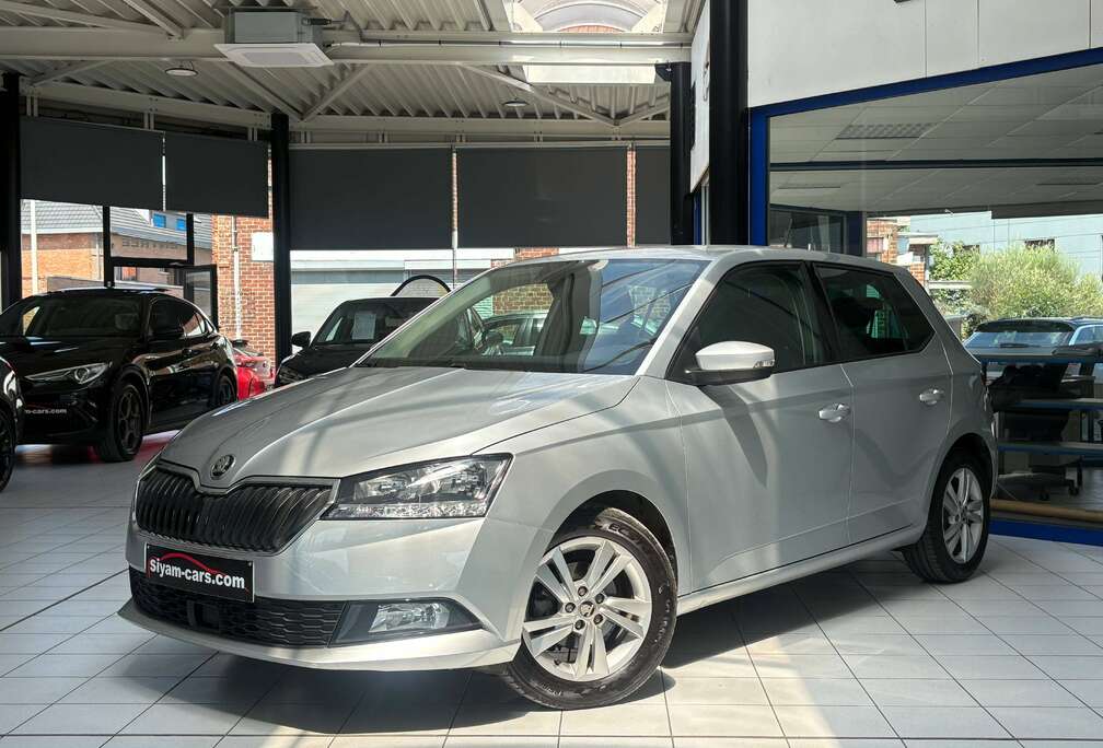 Skoda Fabia 1.0i * CARPLAY * PDC * JANTES *