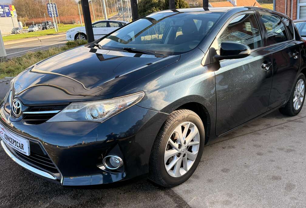 Toyota Auris 1.6i Lounge