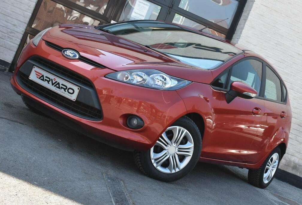 Ford 1.25i Titanium / Trekhaak / Airco / Garantie