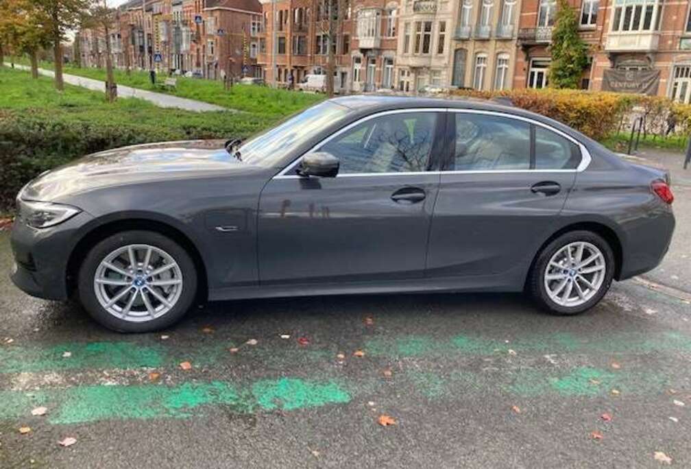 BMW 330e