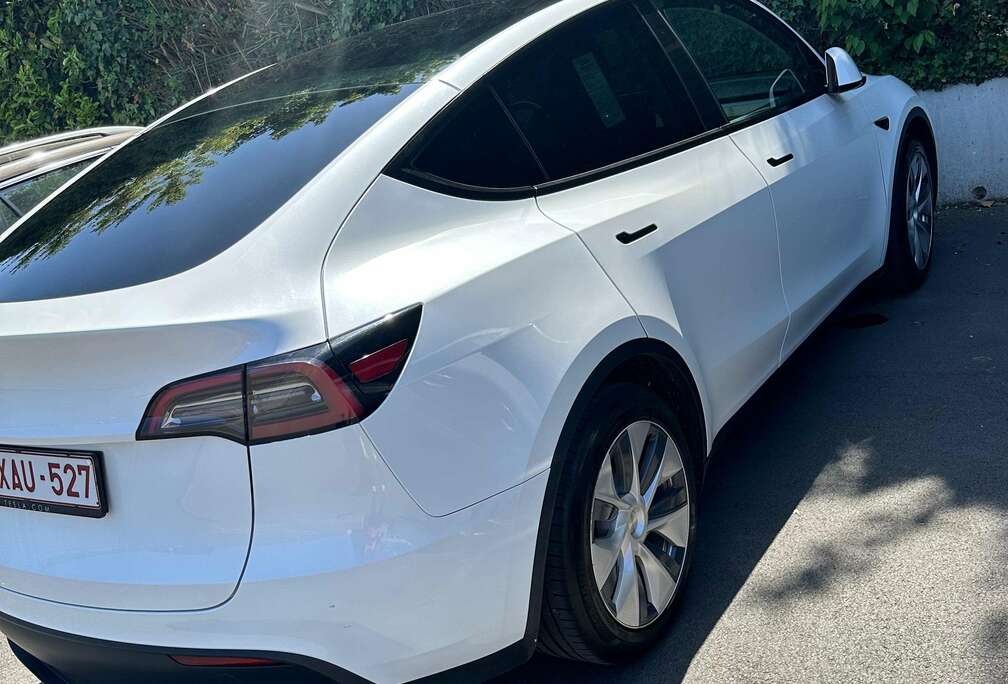 Tesla Model Y 72.5 kWh Standard Range