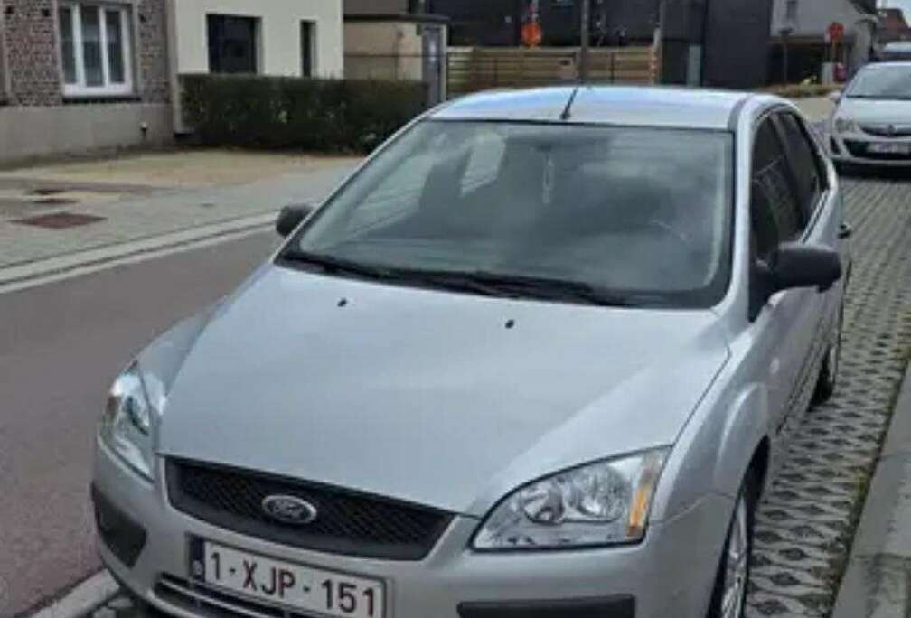 Ford 1.6 16V Aut. Ghia