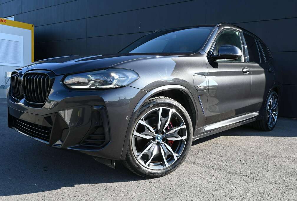 BMW 30e Pack M FULL/PANO/HEADUP/ATTELGE/LASER/CAMERA