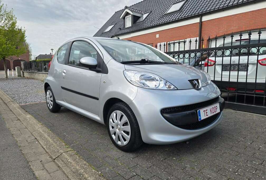 Peugeot 107 1.0i 12v Trendy 2Tronic