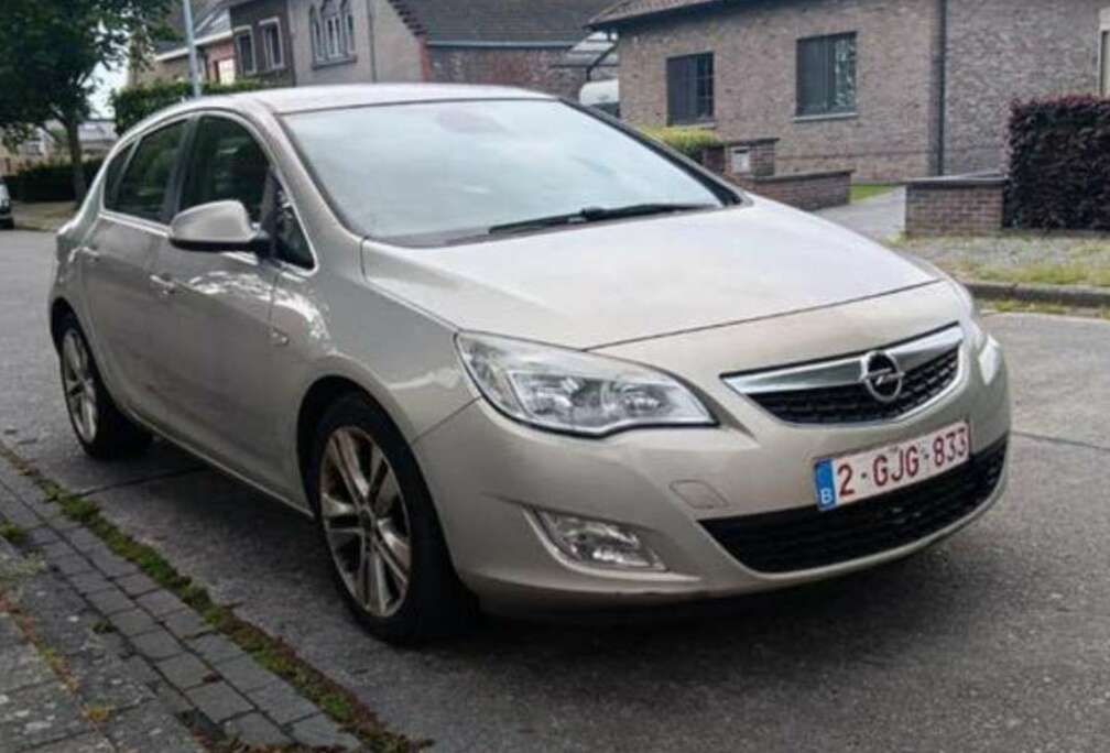 Opel 1.7 CDTI 110  Cosmo NAVI CUIR   NIET START