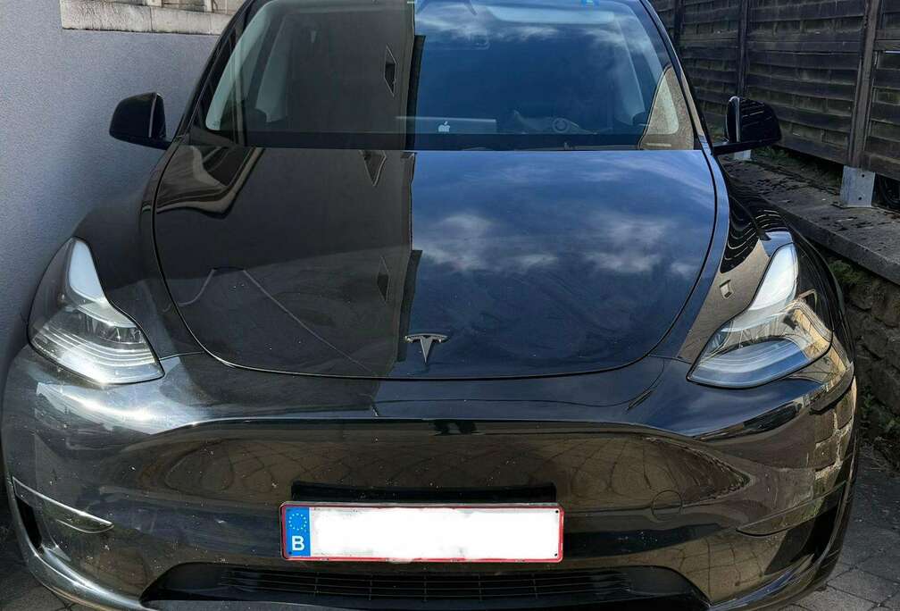 Tesla Model Y 72.5 kWh Dual Motor Performance (377 kW)