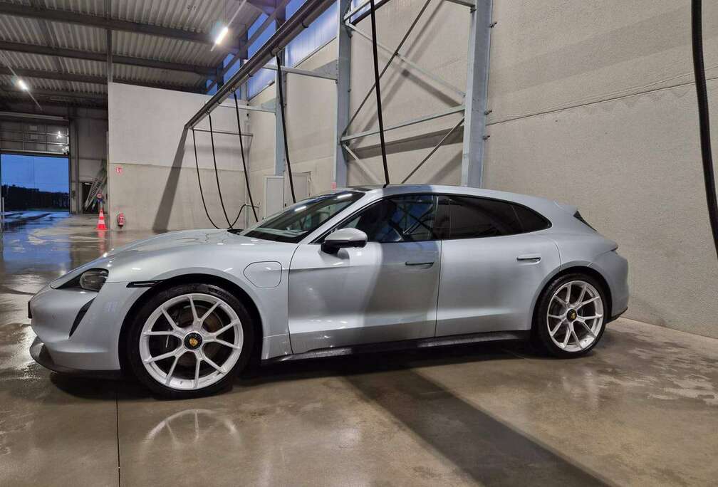 Porsche Taycan Sport Turismo // BTW-wagen // 1ste eigenaar - Nieuwstaat !