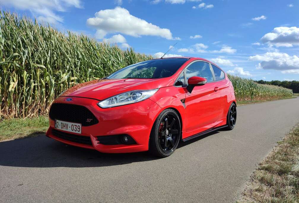 Ford 1.6 EcoBoost mit Leder-Sport-Paket ST