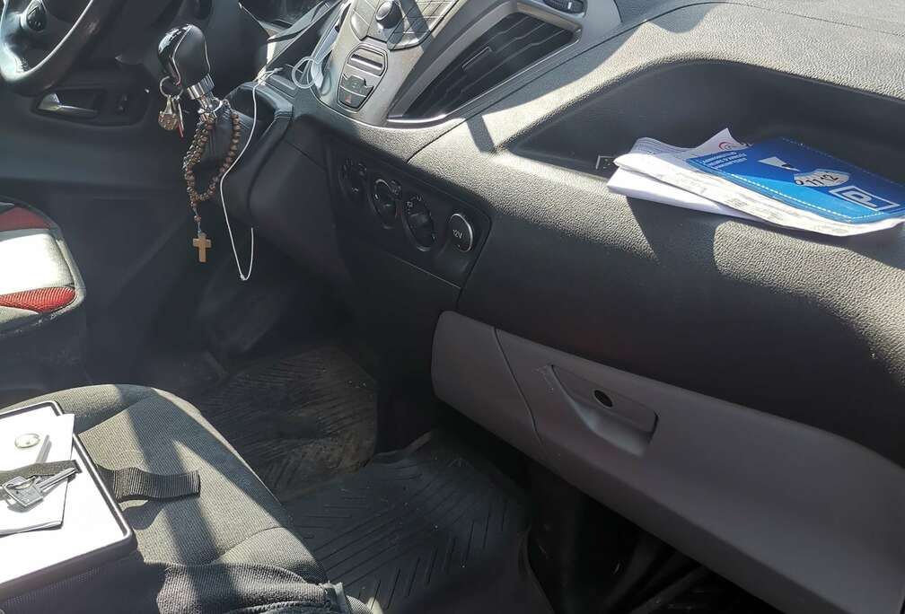 Ford 2.2 TDCi L1H1 Limited