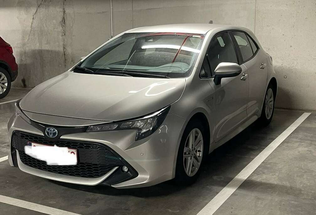 Toyota 1.8 Hybrid Dynamic + Business Edition