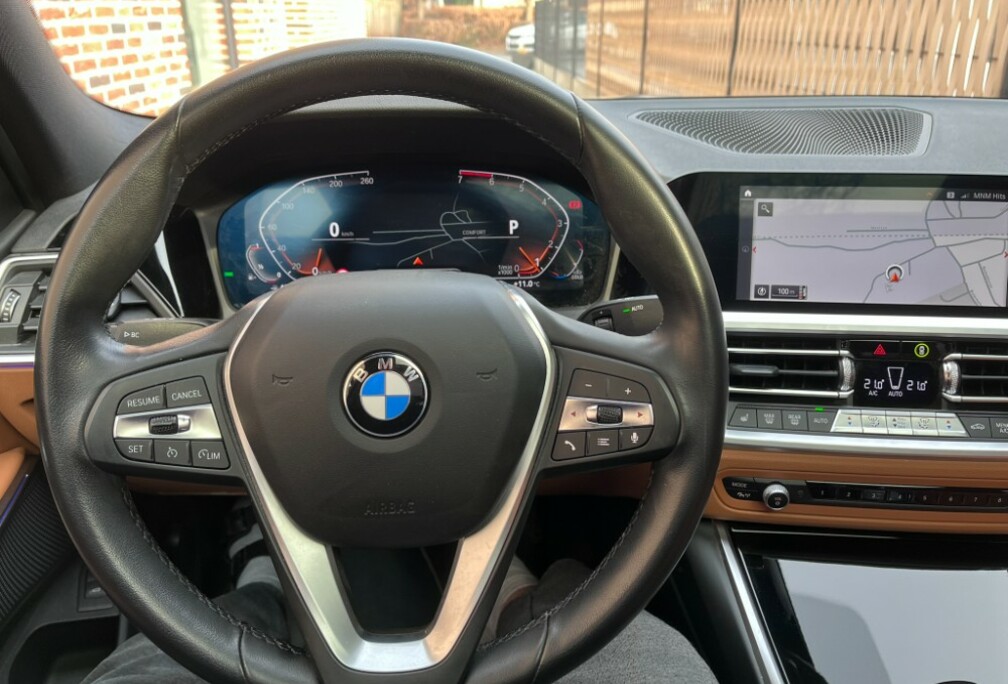 BMW 320I model 2020 ZWART AUTOMAAT COGNAC 