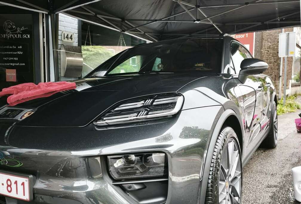 Porsche e-Macan 100 kWh 4