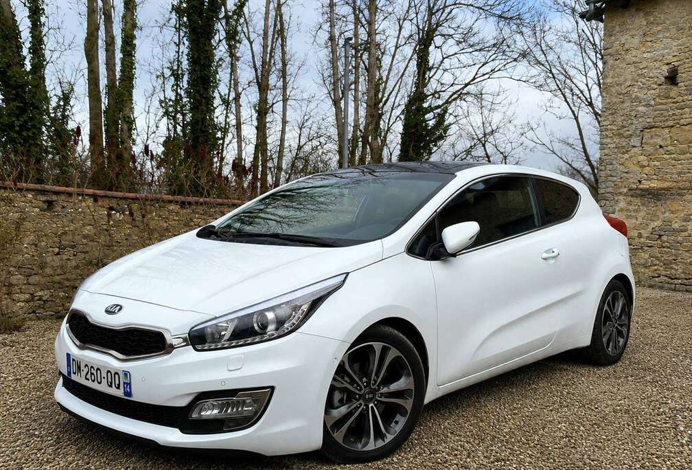 Kia Pro_Cee\'d 1.6 CRDi FIFA World Cup Edition