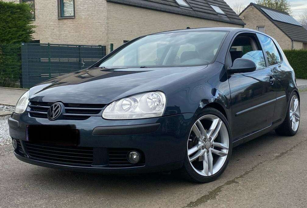 Volkswagen Golf 1.6i 16v FSI Sportline