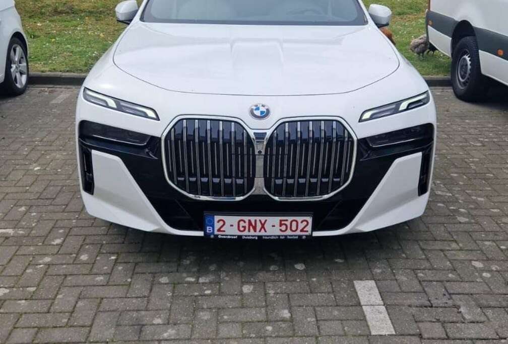 BMW 740d xDrive 320 ch BVA8 M Sport